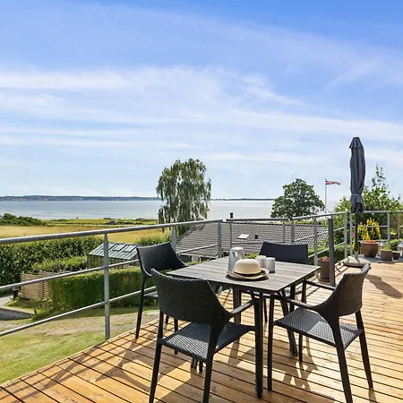 Exclusive And Well-maintained With Breathtaking Panoramic Views, Spa, Sauna And A Wonderful Terrace Close To Child-friendly Handrup Feriehus Ebeltoft