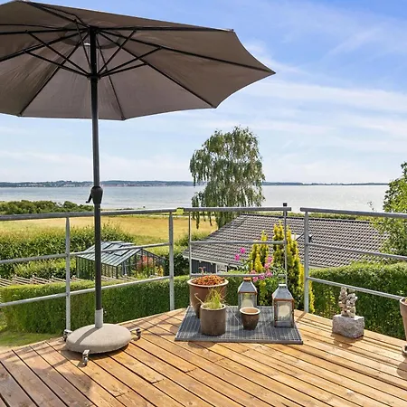 Exclusive And Well-maintained With Breathtaking Panoramic Views, Spa, Sauna And A Wonderful Terrace Close To Child-friendly Handrup * Ebeltoft